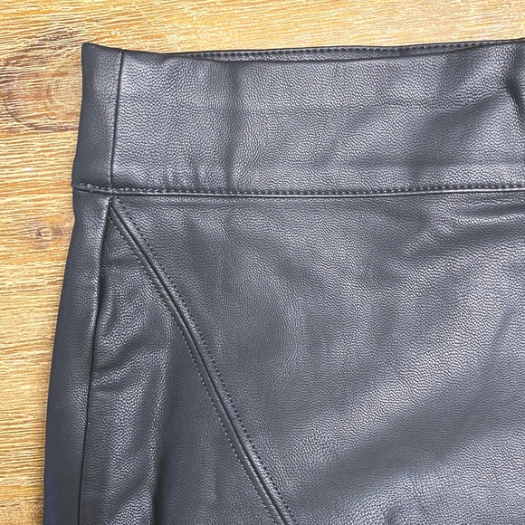 Vegan leather skirt - Picture 6 of 11